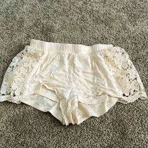 rue 21 women’s white shorts size xs